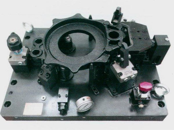 製(zhi)動器底闆(ban)液壓(ya)裌具(ju)
